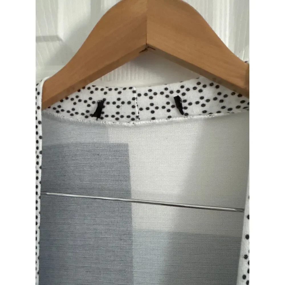 Color Block Splicing Long Sleeved cardigan black and white size XL